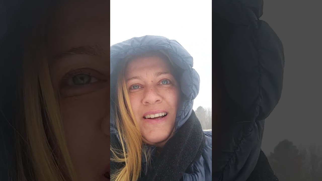 Дженн вернулась в США, но дома сейчас идет снег и гололед, очень скользко.