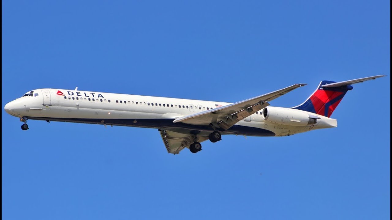 Delta Airlines MD-88 Economy Class Full Flight Atlanta to Dallas [Engine View]