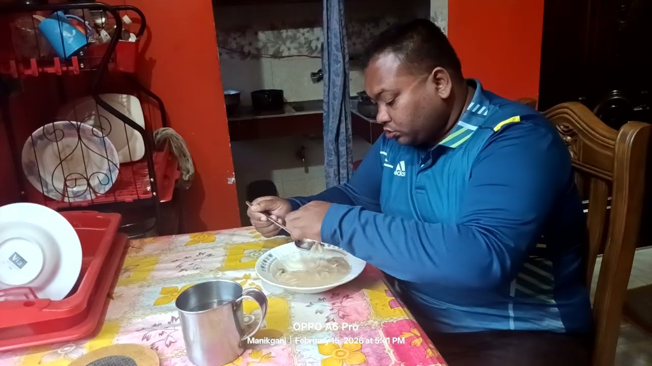 বাসায় এখন সি আই পিঠা খাচ্ছি।#