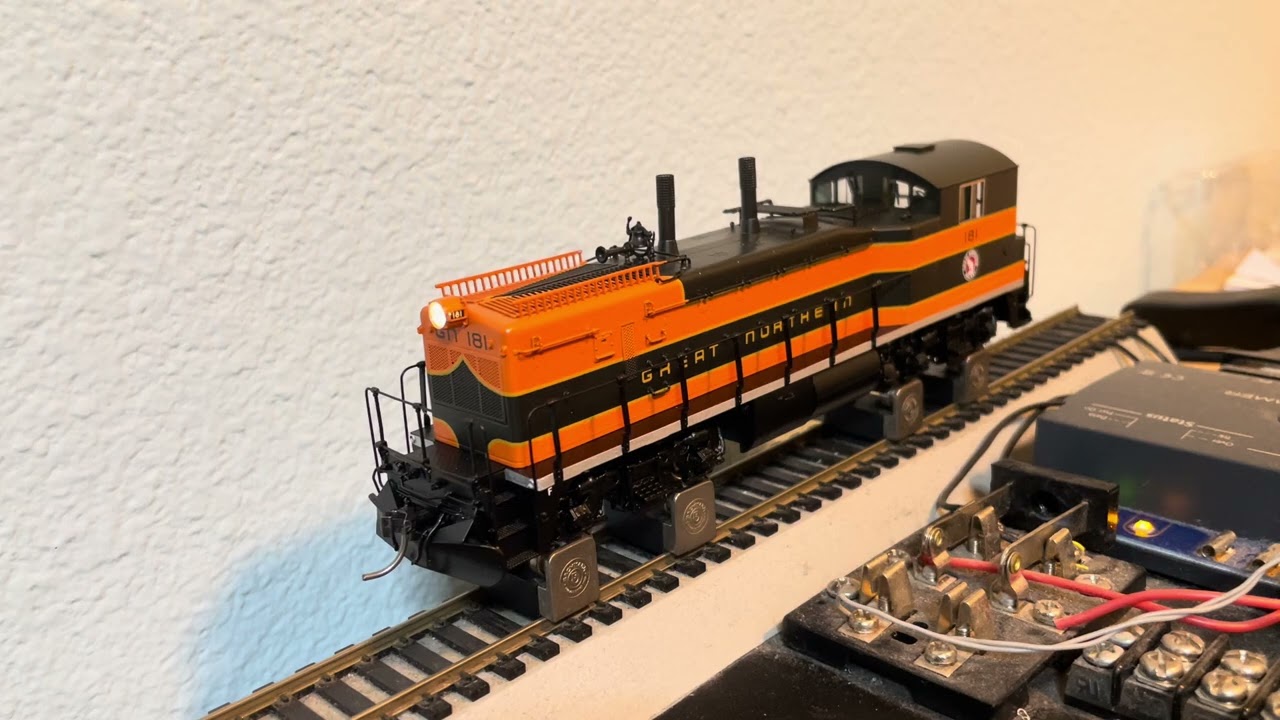 Division Point Great Northern EMD NW3 w/Loksound 5