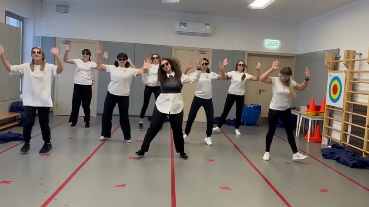 Флешмоб  воспитателей  в ДОУ «Хорошие девчата»