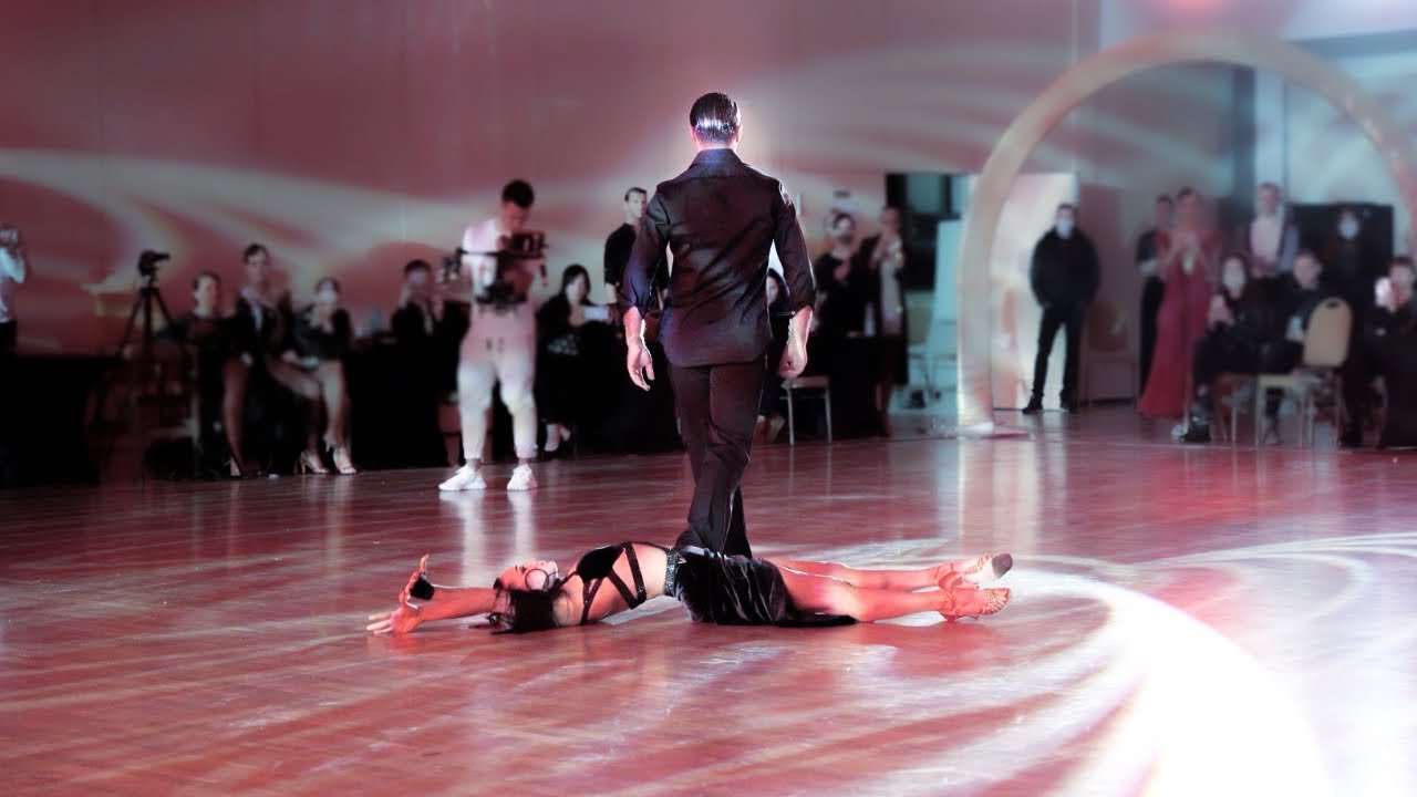 Kirill Belorukov & Victoria Kharchenko - Show Dance | Airdance Christmas Ball