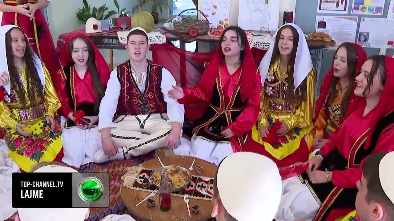 Top Channel/ Festimet në shkolla! Spektakli i gjimnazistëve të Tiranës