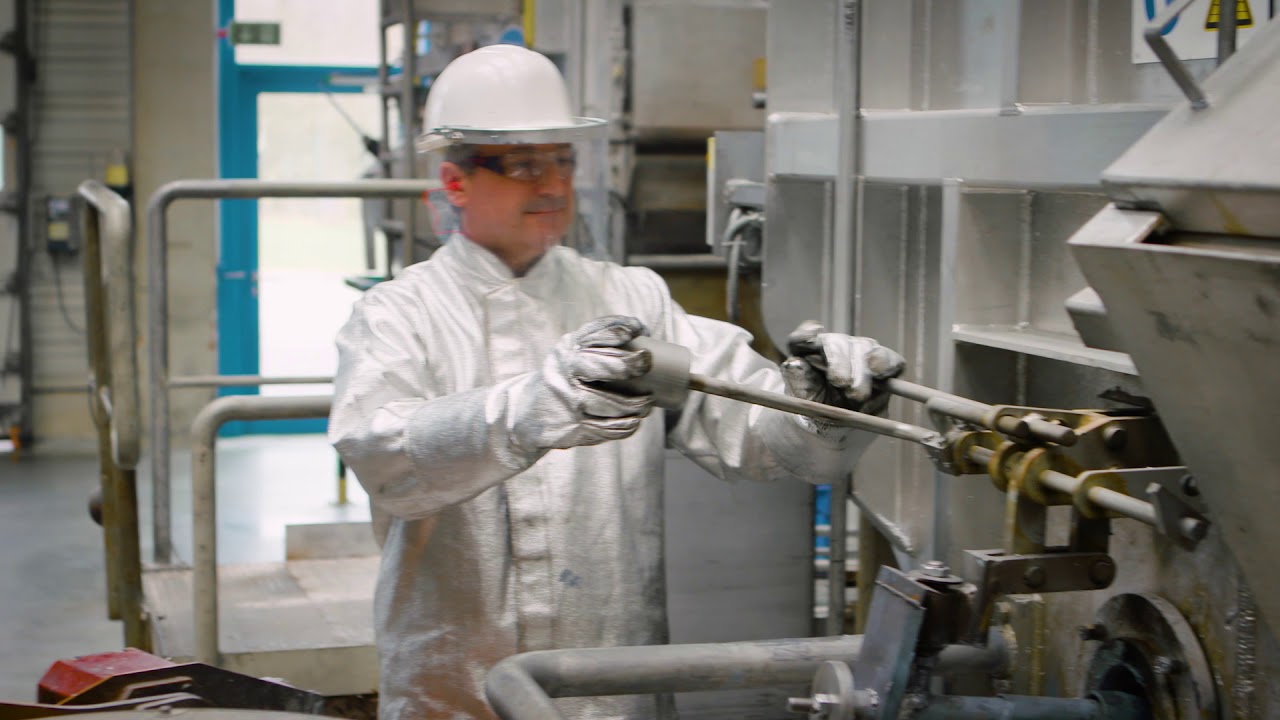 StrikoMelter® - How to extract metal via the tapping valve?