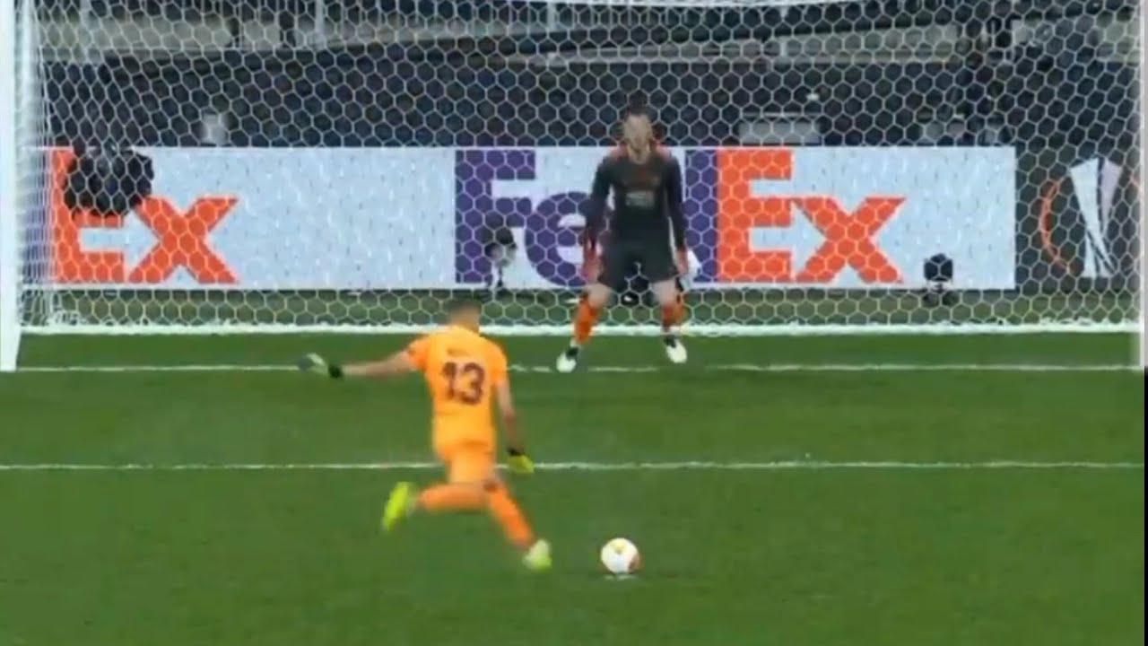 Rulli scores and de Gea misses penalty in shoot out of Europa League final &bull; Man Utd vs Villarreal