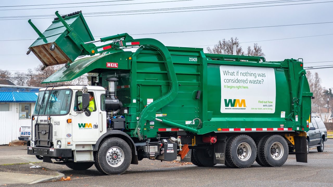Autocar ACX - Heil Half/Pack Freedom Front Load Garbage Truck