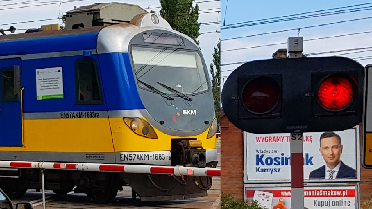 (EN57AKM) Przejazd kolejowy, Gdynia ul. Pucka LK202 - po wymianie napędów rogatkowych