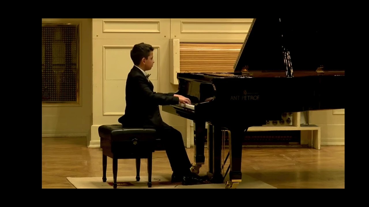 Lukas Lacko: W. A. Mozart - Sonáta F dur KV 332, I. allegro