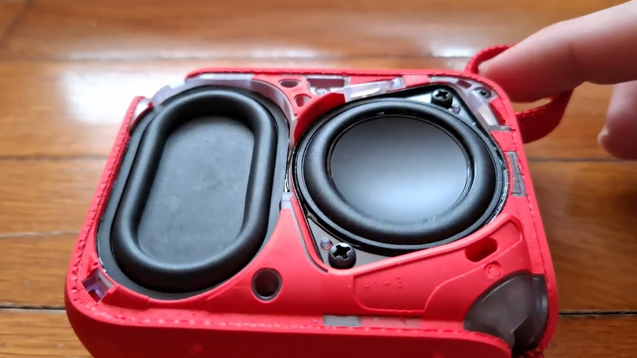 New Jbl go 4 bass test!! (Shaking camera!!)