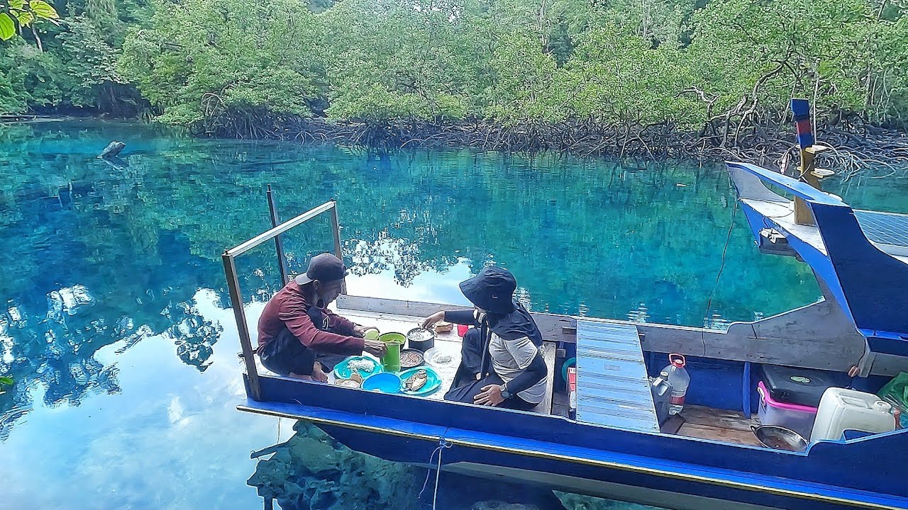 camping kepulau tengah laut bersama istri  berburu lobster dan menanam mangrub diguyur hujan deras