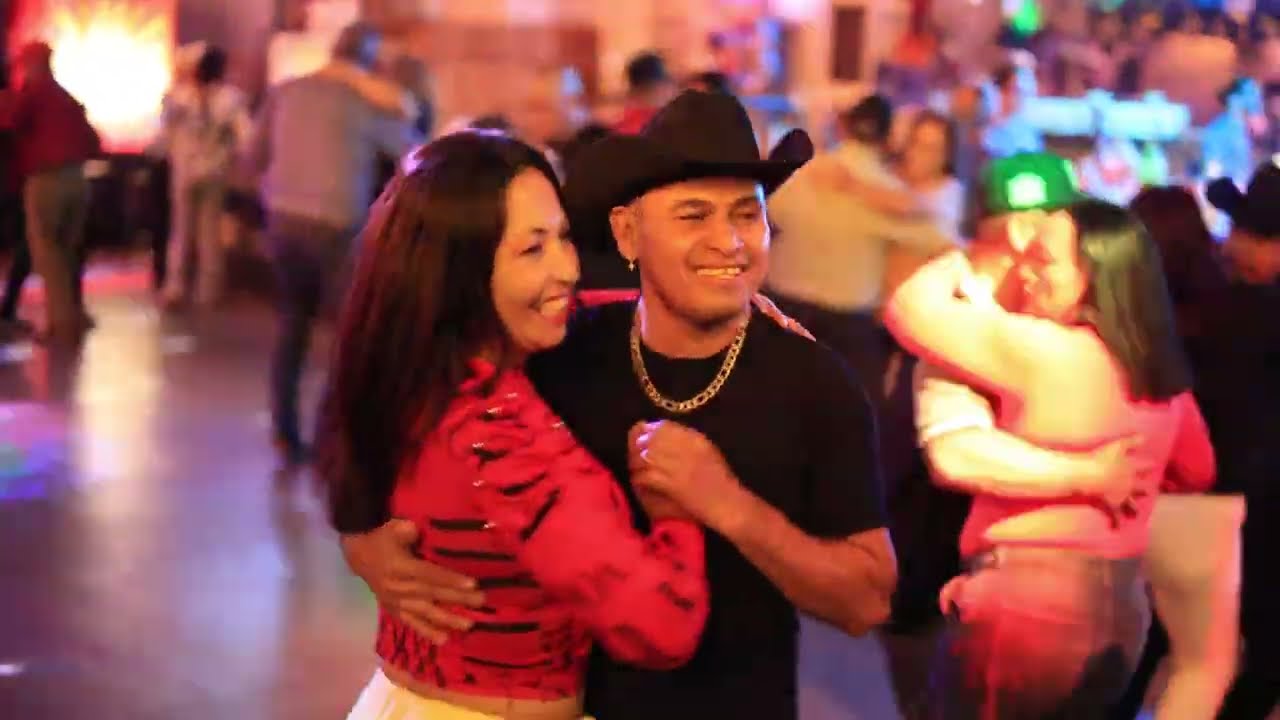 QUE BUENOS BAILADORES LOS DEL FIESTA NORTEÑA !