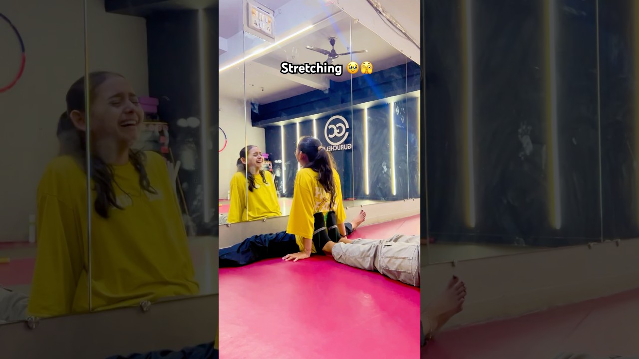Stretching bahot hard hai🥹🫣 #kashishpatel #workout #hardwork #dailypractice #stretching #practice