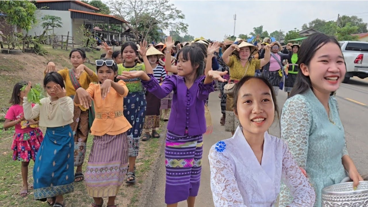#บุญบั้งไฟเดือนหก #บรรยากาศบ้านๆ #สปปลาว วีถีประเพณี ดั่งเดิม #สาวลาว #เที่ยวลาว