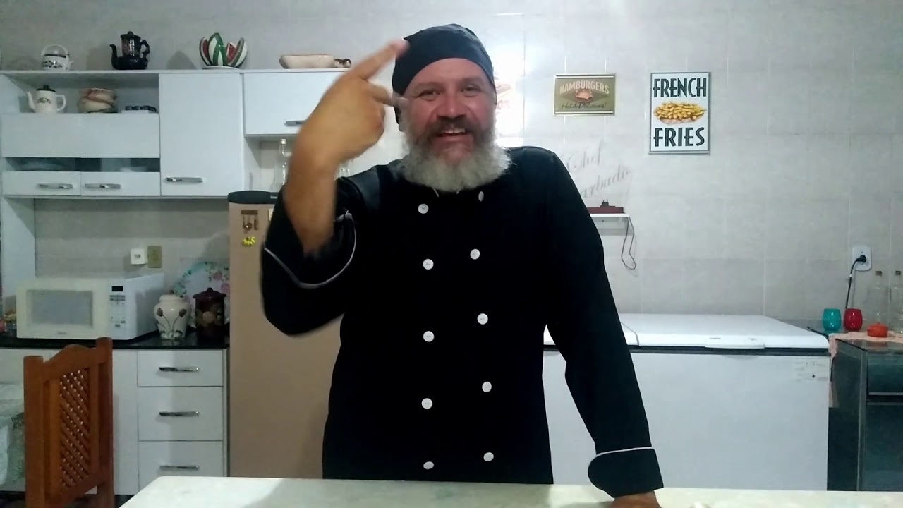 MASSA DE PASTEL FEITA COM CENOURA