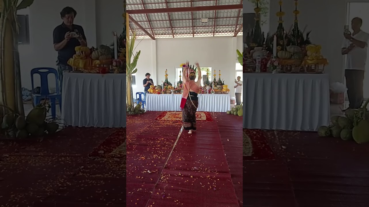 รำบวงสรวงงานฉลองศาลาวัดคีรีพรหมาวาส อ.นาด้วง จ.เลย