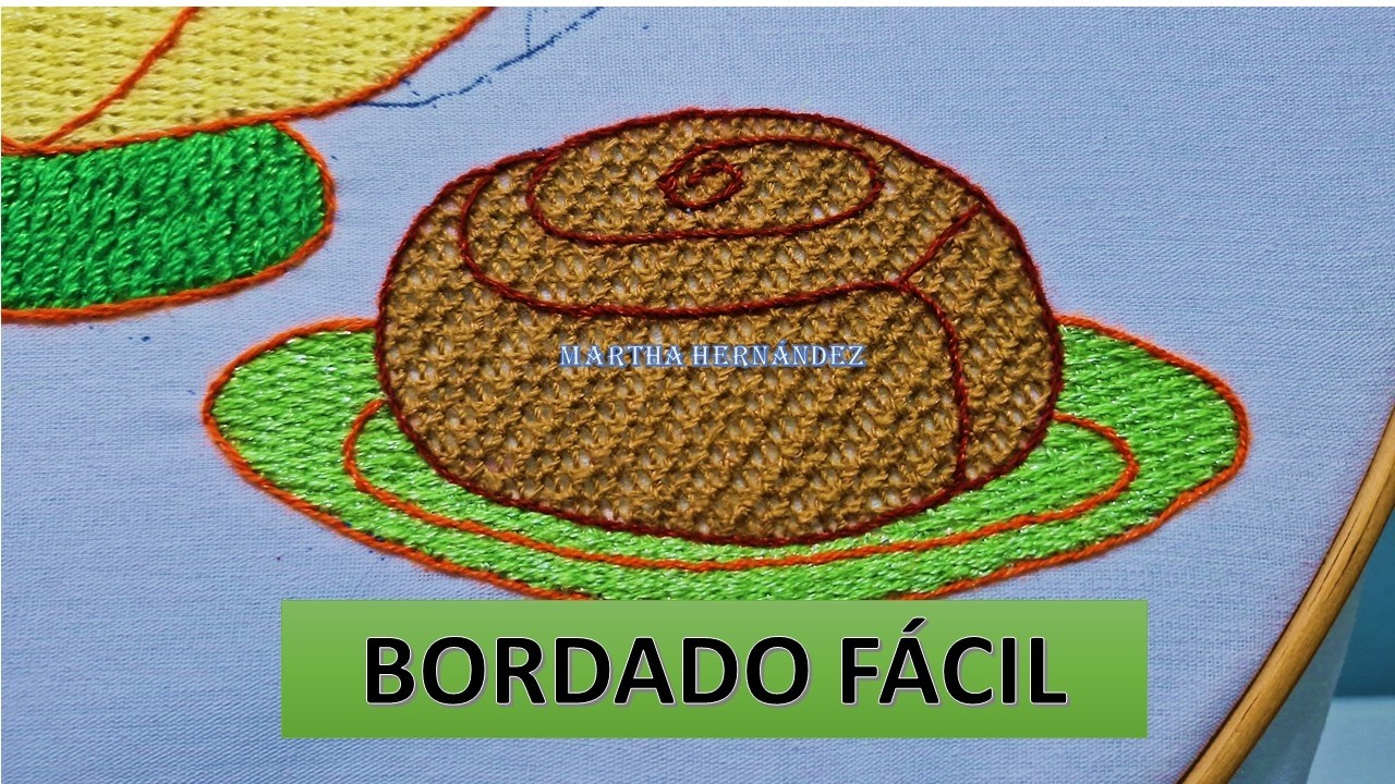 Bordado Fantasía Pan Rollo de Canela y Plato