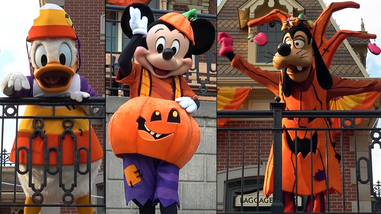 Mickey, Donald, Goofy & Pluto Greet in their New Halloween Costumes at Disneyland 2022