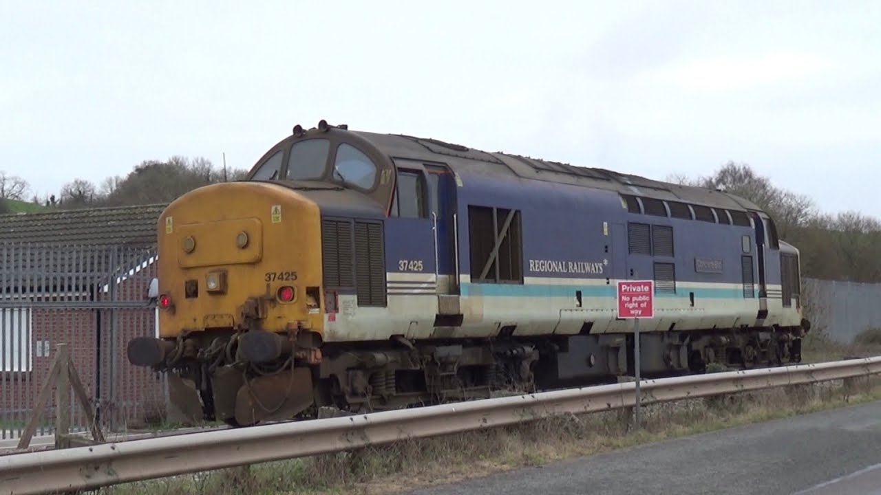 Unusual Visitors - Class 37 on Westerleigh Branch and Class 66s on cement at Clifton Down 28/12/2025