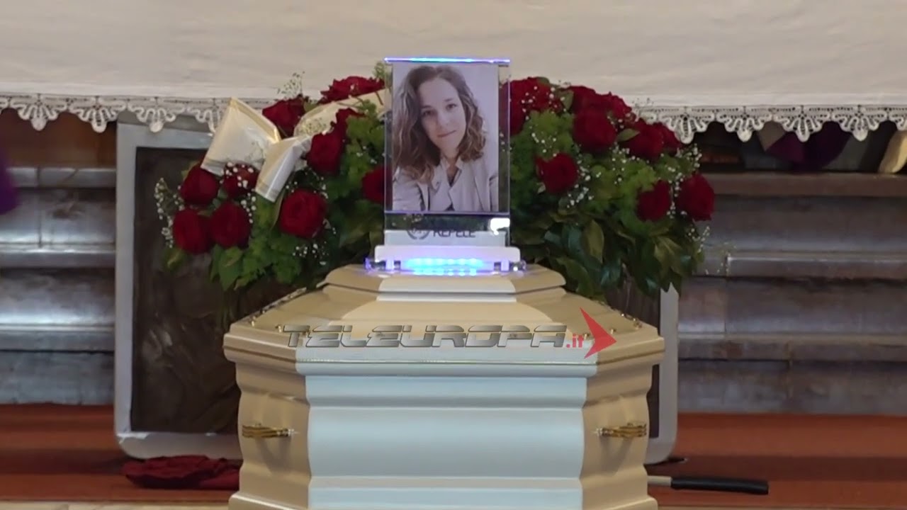 COMMOZIONE AI FUNERALI DI MARA SEVERIN