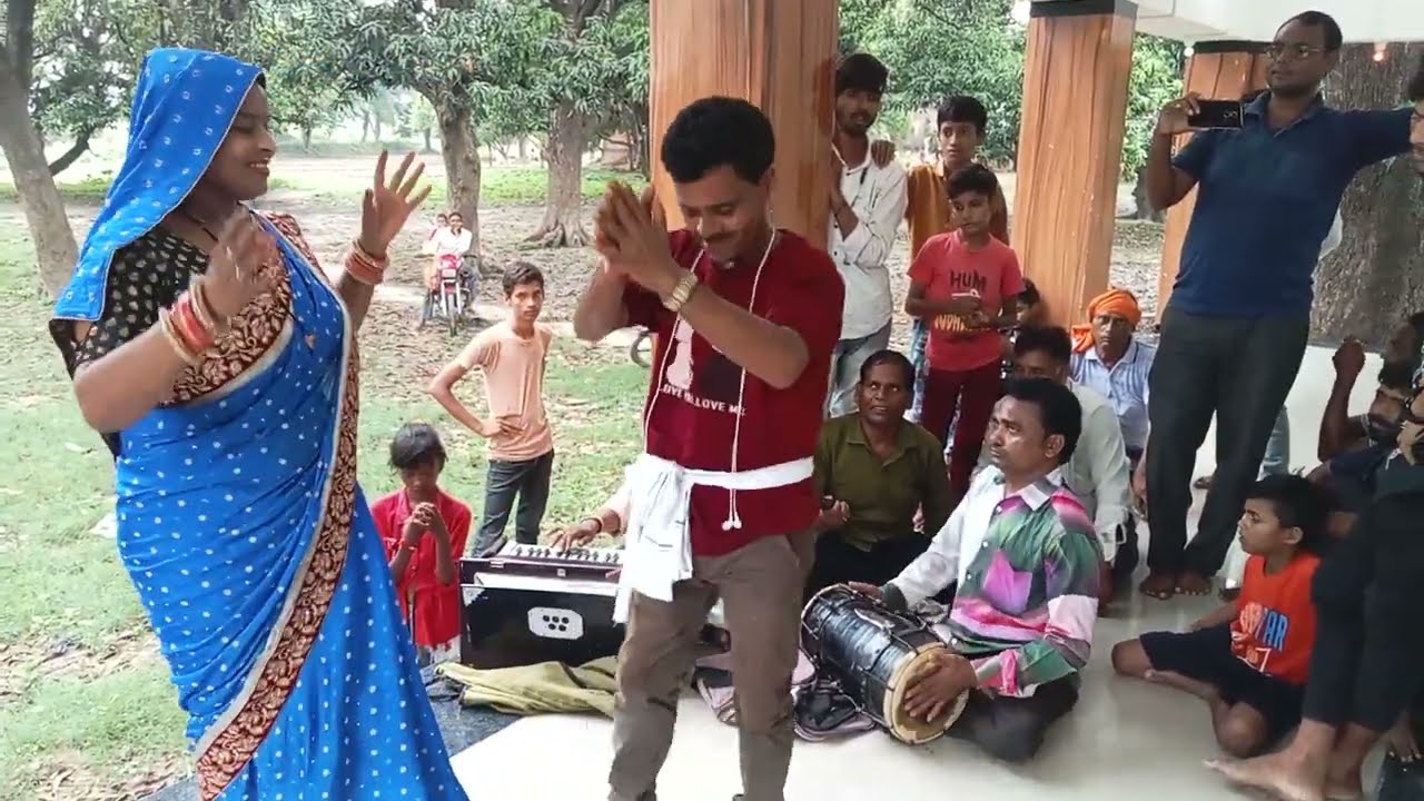 अजीत लाल निरहुआ काजल मौर्या का मजेदार कंपटीशन डांस #देखिए कौन जीता कंपटीशन में#kajalmaurya#निरहू🌹👍🙏😁
