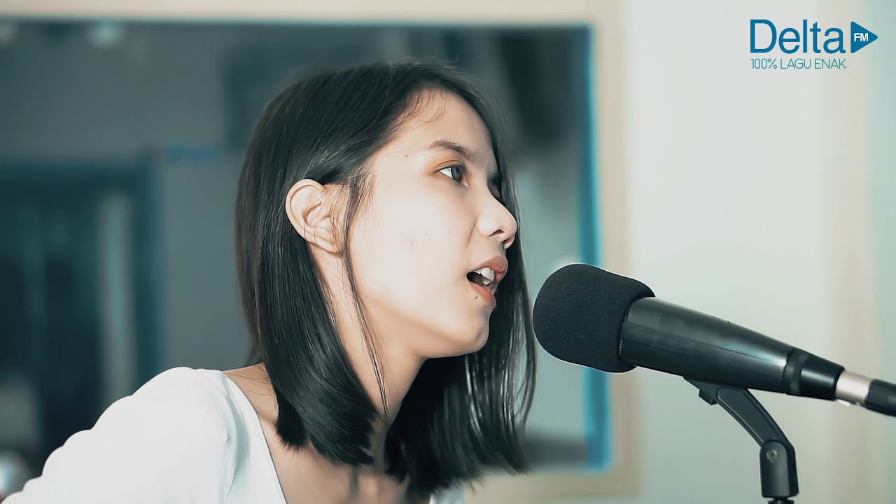 NADYA FATIRA - LANGIT YANG SAMA (live at Delta FM)