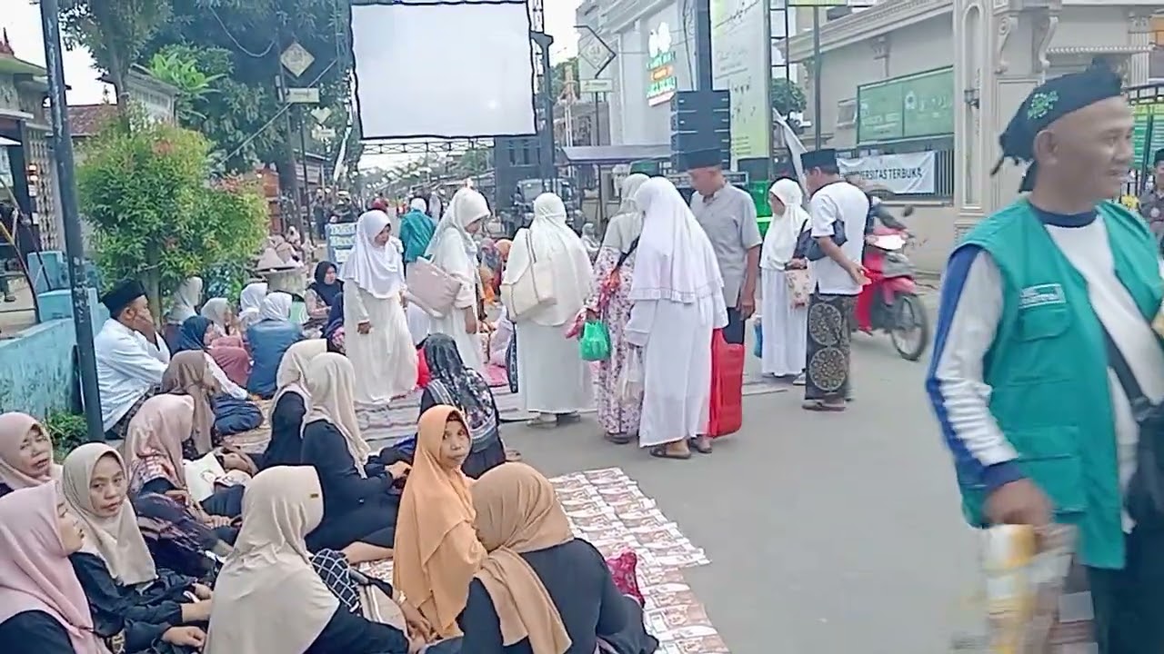 jama'ah Gus iqdam,.. saking semangatnya sudah gelar tikar pinggir jalan ‼️ sabilu Taubah pusat