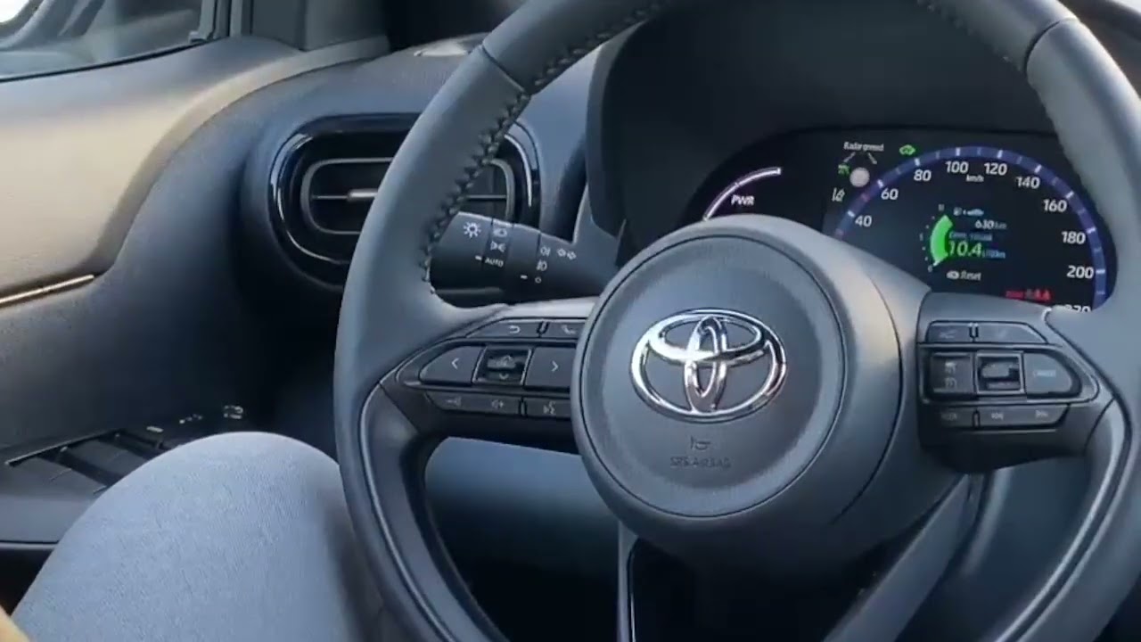 Uitleg Toyota Yaris Cross 2021. Alles om te weten om deze auto te bedienen.