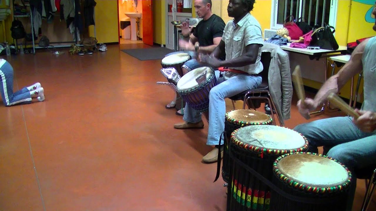 Seydou Dram&eacute; en cours avec H&eacute;l&egrave;ne Gordon de tenta'danse