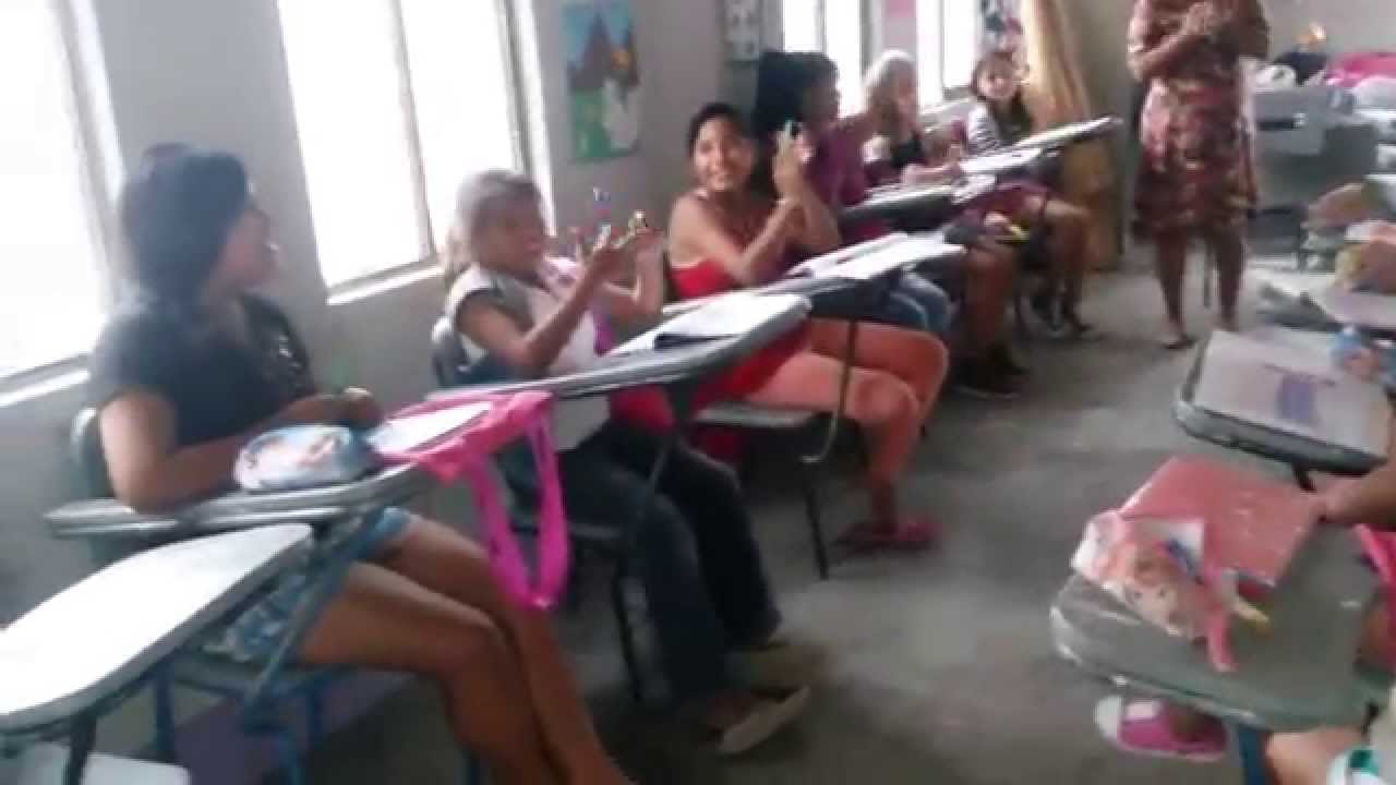 Clase de poema musico,  Girls LitClub, volunteering for Otra Cosa Network