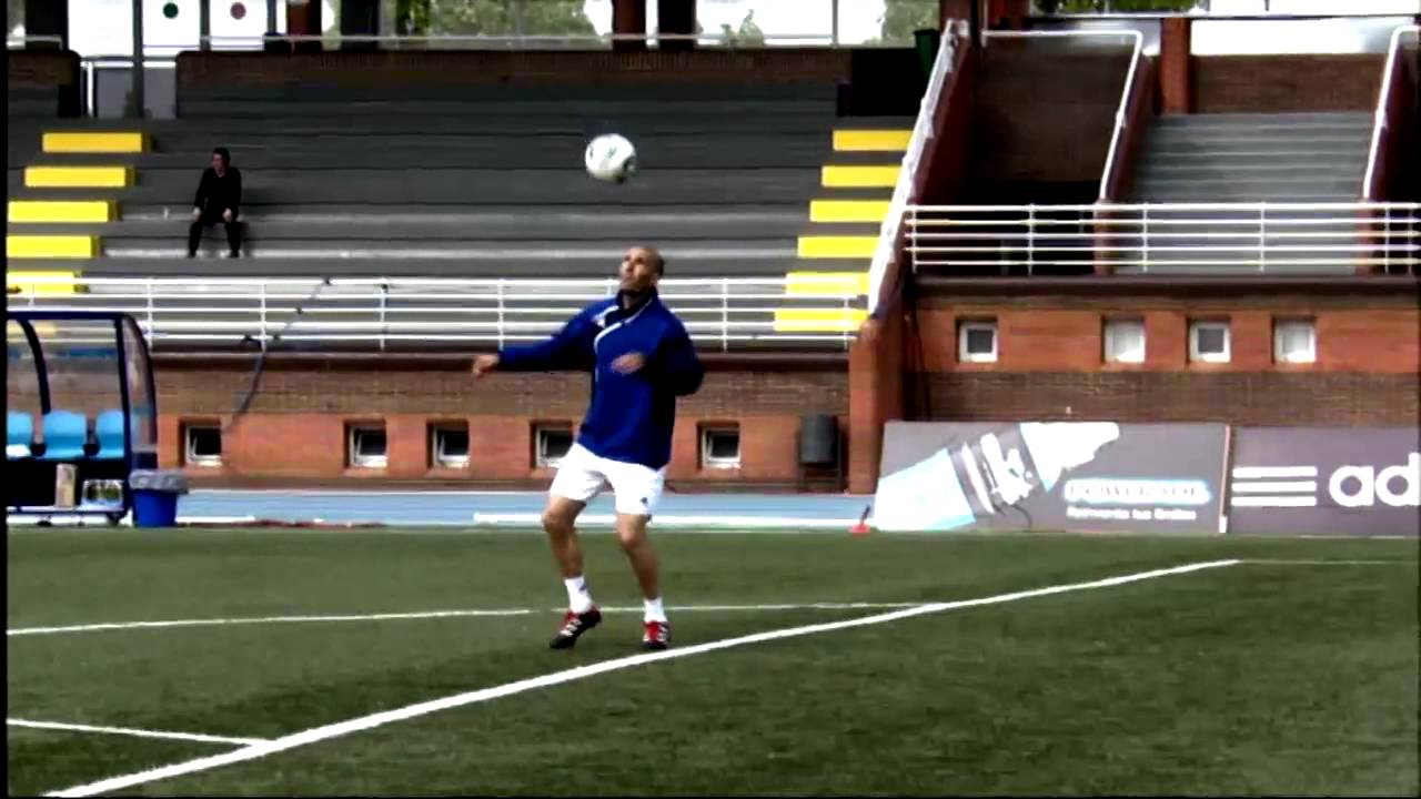 Zidane shows the cracks his Champions´ volley