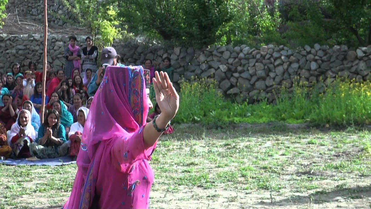 Chinese dance at Gulmit