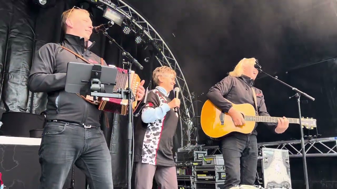 ChueLee mit Sepp sy Chatz (chatz chunnt wieder) in Sörenberg Sounds rossweid 17.3.24