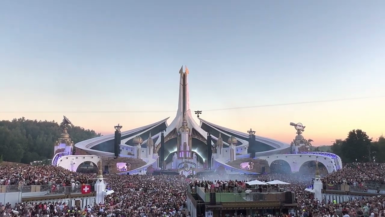 Tomorrowland 2022 W1: The Reflection of Love | Intro Armin van Buuren