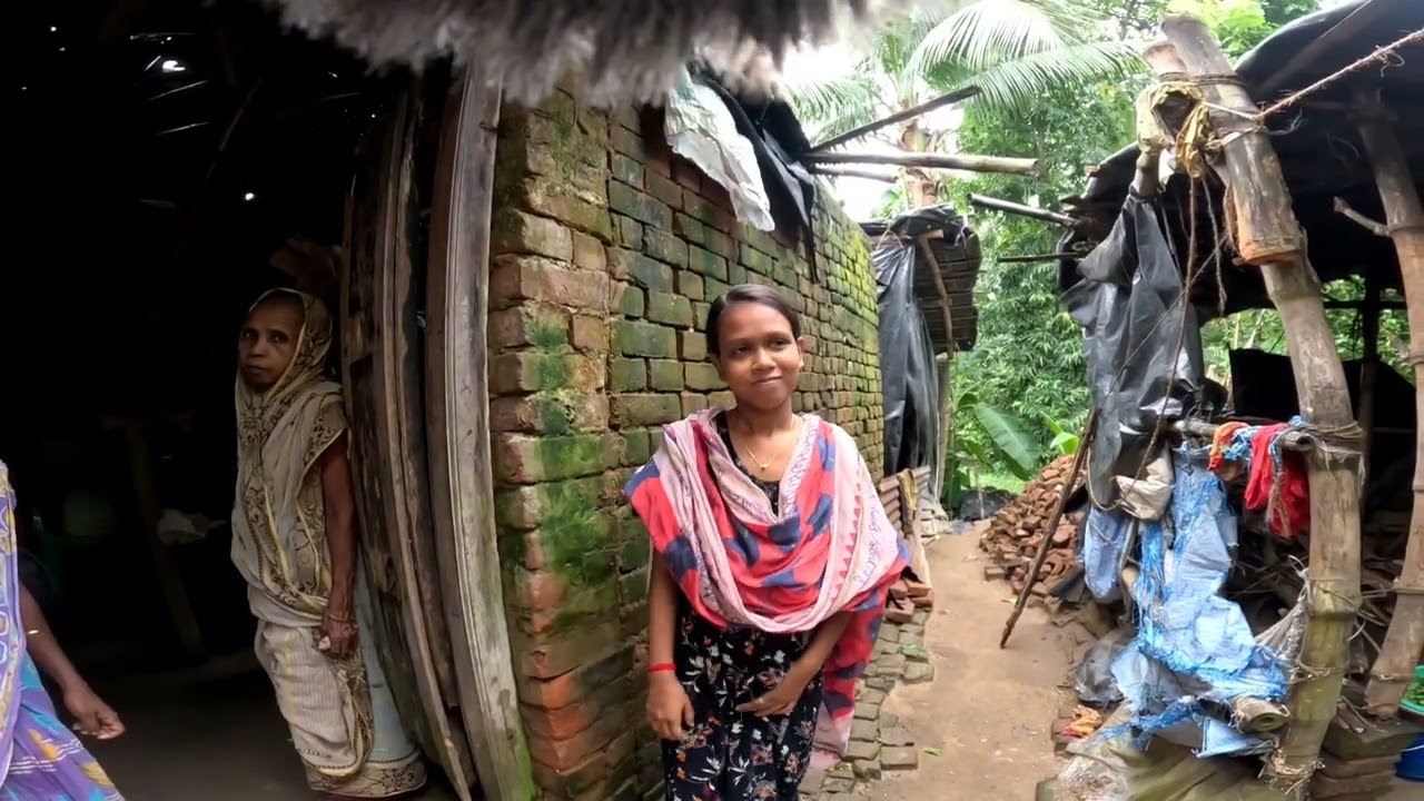 6 বছর আগে স্বামী মারা গেছে পাননি শ্বশুরবাড়িতে কোন জায়গা দুই মেয়েকে নিয়ে বাপের বাড়িতে থাকেন উনি😔
