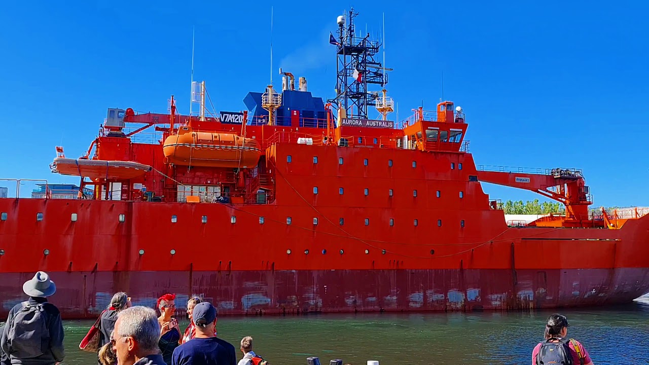 Aurora Australis final departure from Hobart