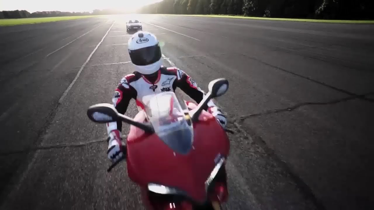 200mph Drag Race: Porsche GT2 RS v. Ducati 1199 Panigale - /CHRIS HARRIS ON CARS