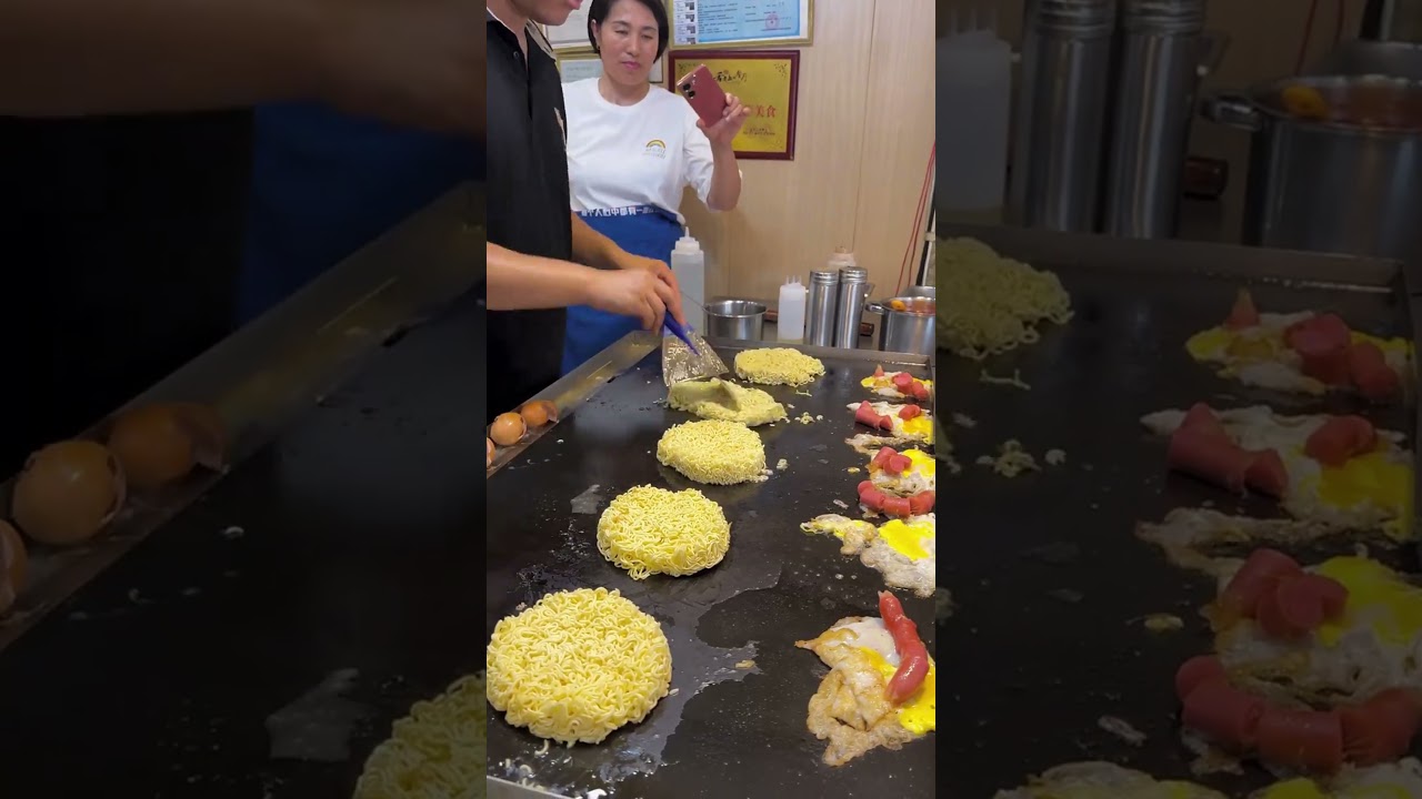 Iron plate instant noodles #food #delicious #streetfood #cooking