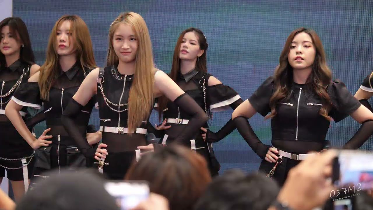 BNK48 Jaa - Make noise @ BNK48 12th Single Believers Roadshow Mini Concert [Fancam 4K 60p] 221009
