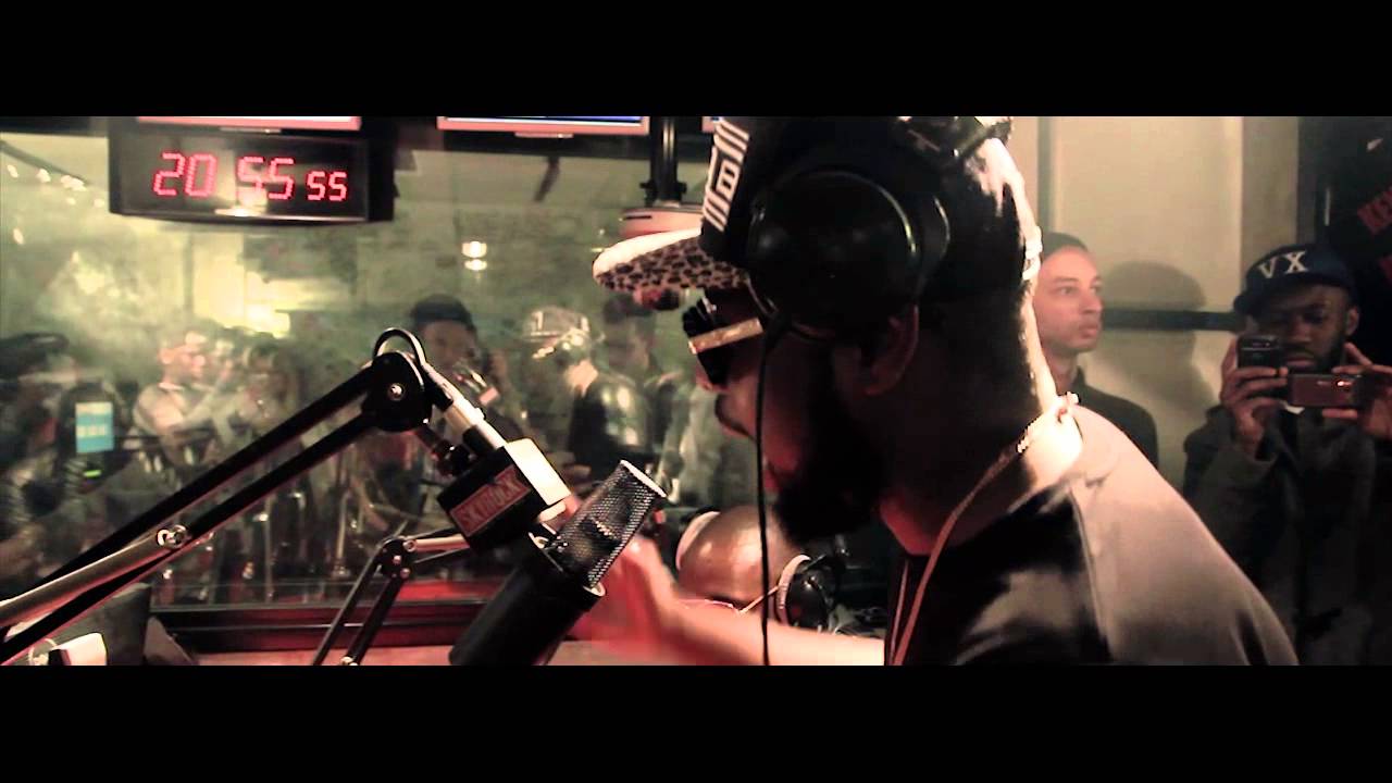 MAITRE GIMS - LIVE  PLANETE RAP 