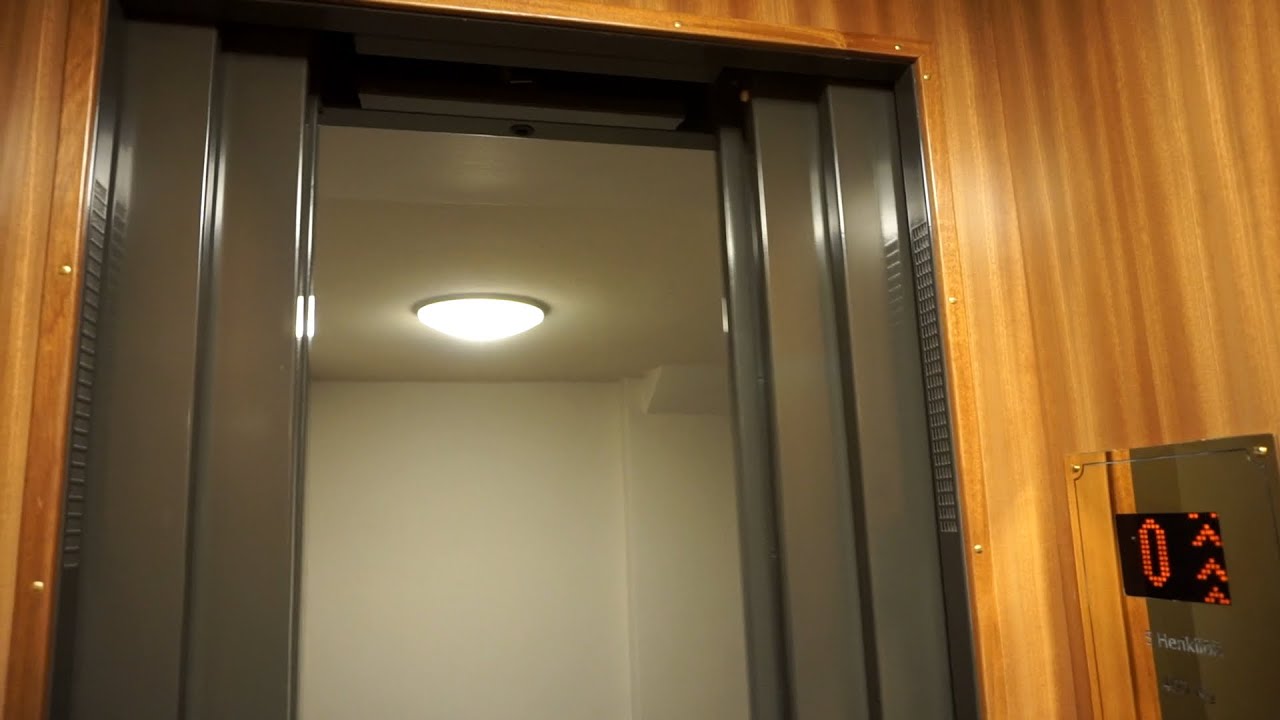2014 KONE MaxiSpace (PowerDisc) MRL traction elevator @ Lönnrotinkatu 3, Helsinki, Finland