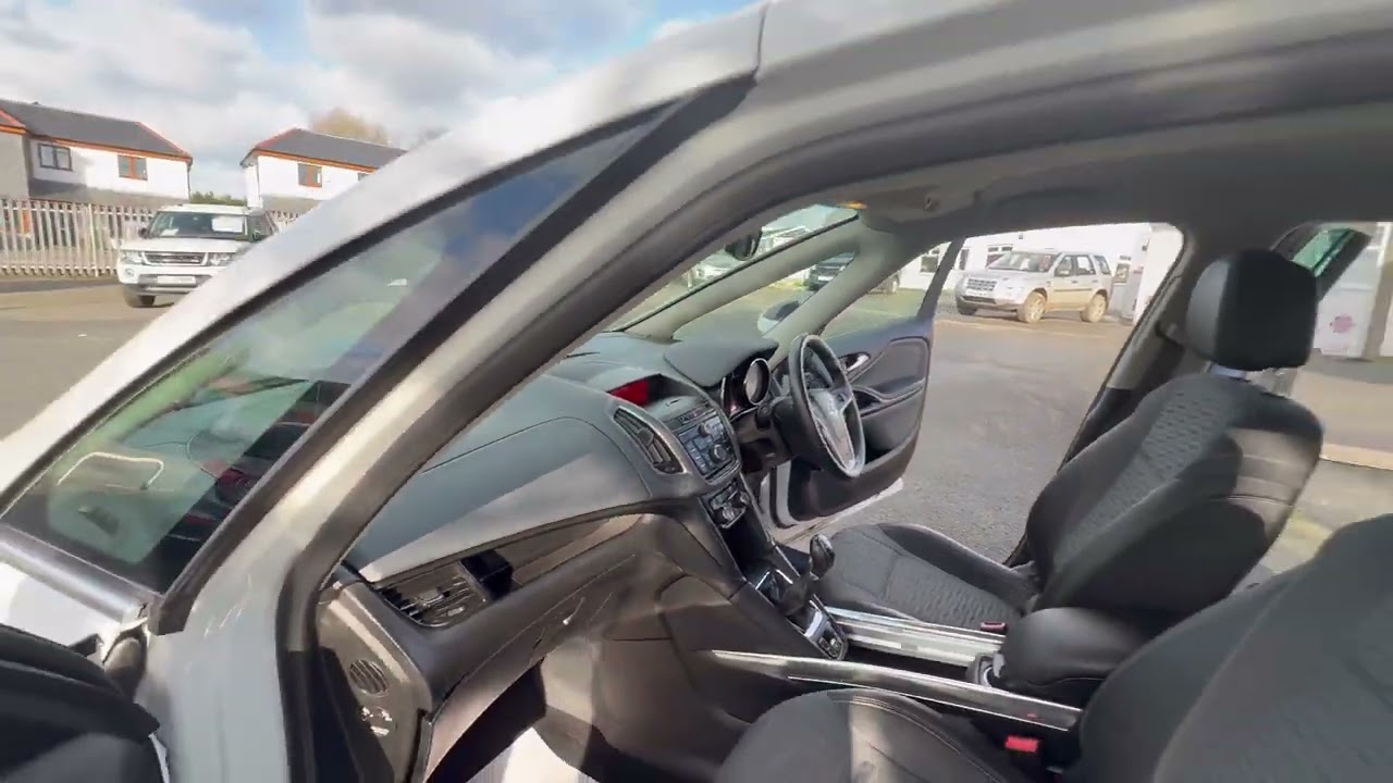 VAUXHALL ZAFIRA TOURER 1.4T 16V SE MPV 5dr Petrol Manual Euro 5 (140 ps) 2014