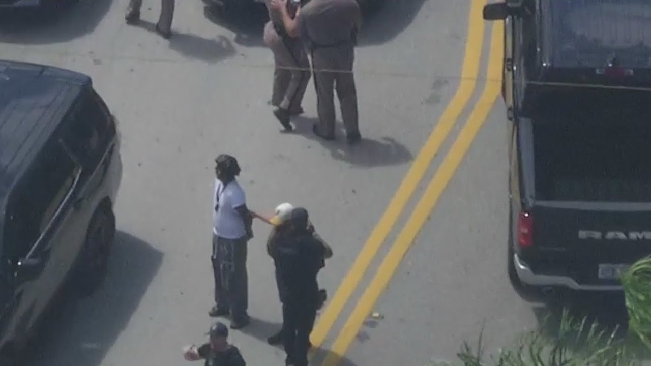 Police pursuit ends in Miami