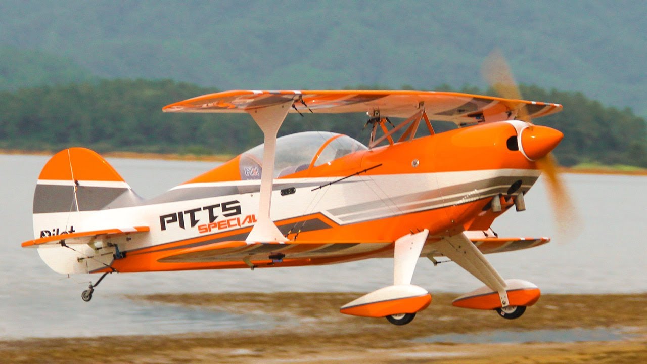 Pilot-RC: Pitts S2B 87