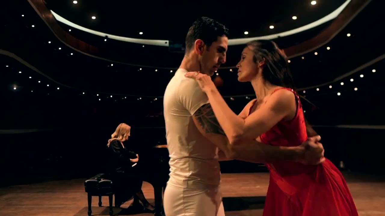 Pas de Deux: “Encuentro Apasionado” by Nancy Luzko