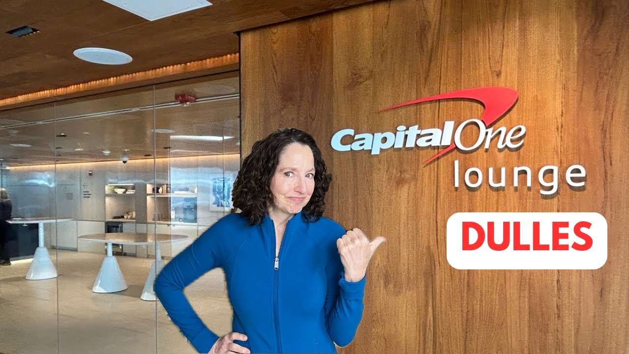 В зале ожидания Capital One в Международном аэропорту Даллеса (IAD) в Вашингтоне, округ Колумбия