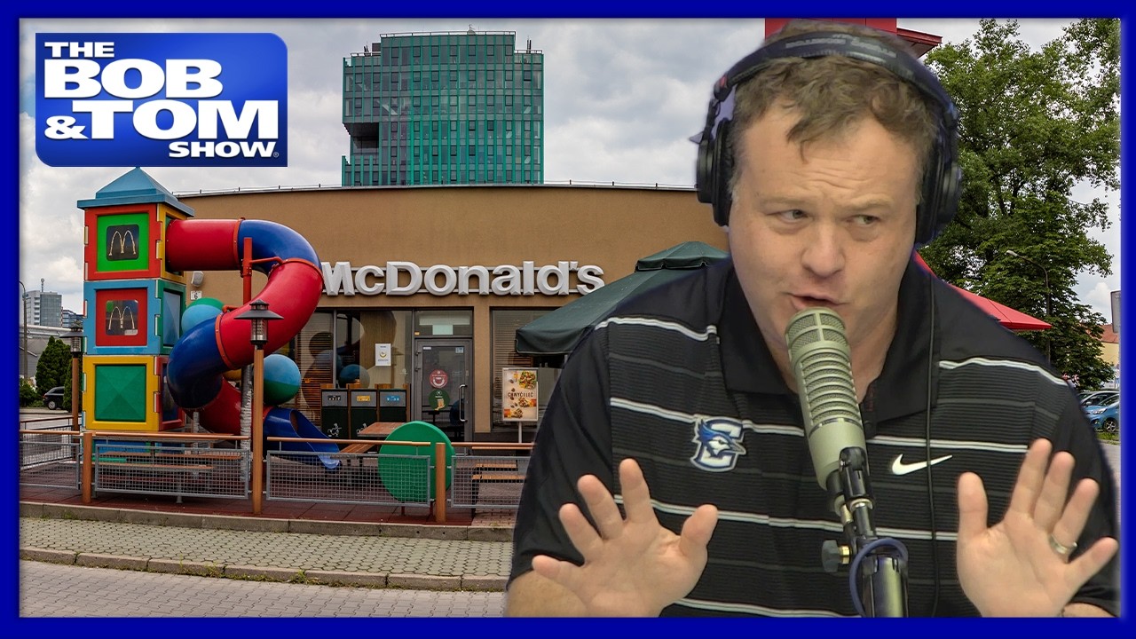 Make Playland Great Again - Frank Caliendo visits the studio.