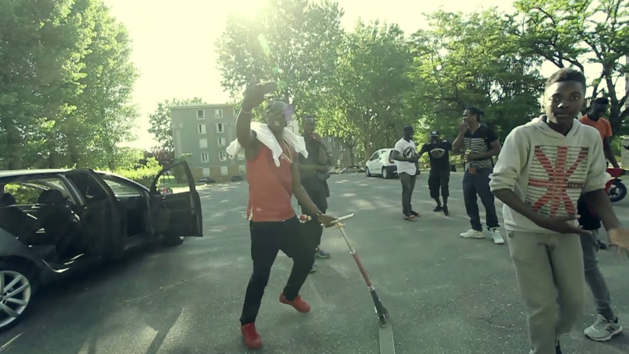 Kommandant Mass Hood - Beaucoup trop mobile (Officiel clip)