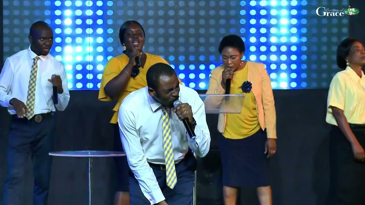 WORSHIP MEDLEY WITH DRE SAX & THE VESSELS OF GOLD 