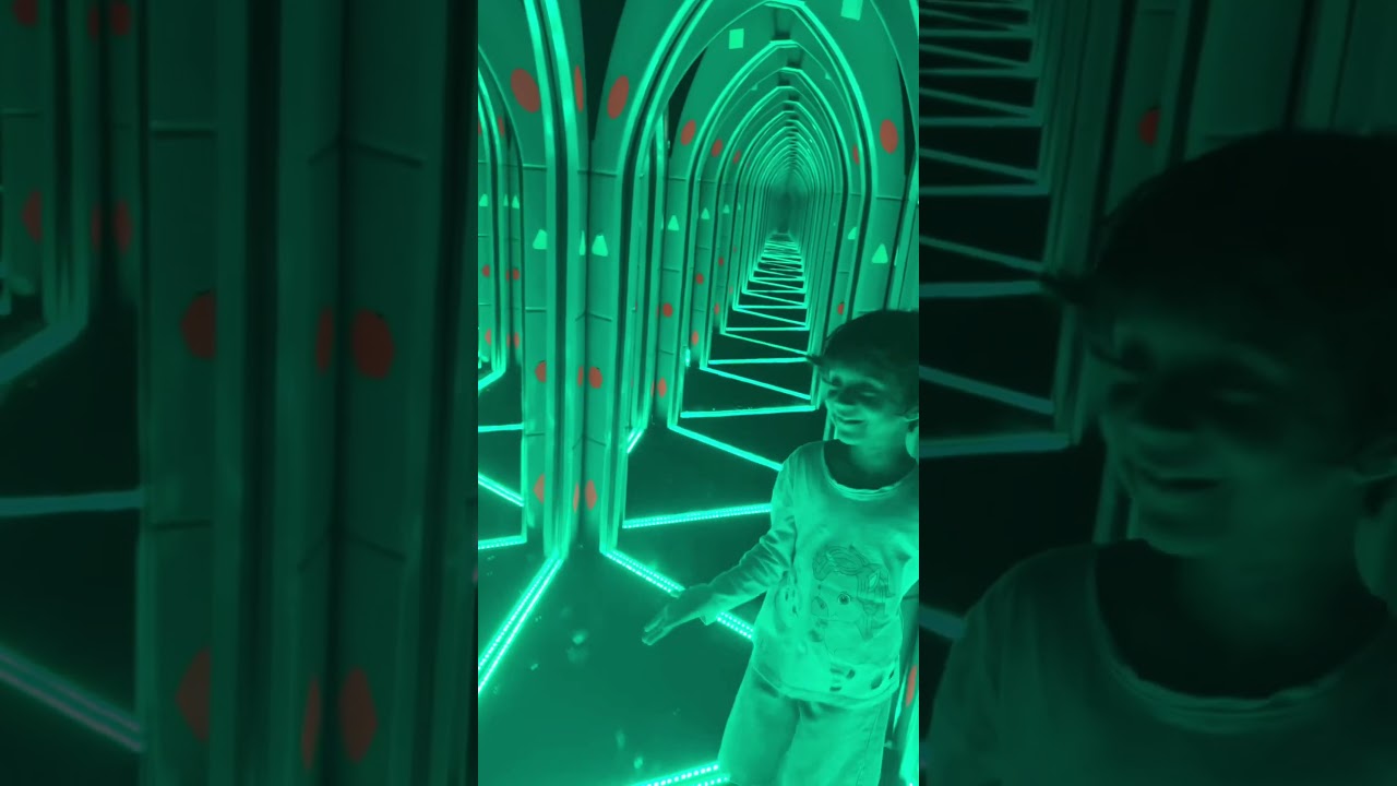 Mirror maze at Hamleys | Take your kids here its worth it