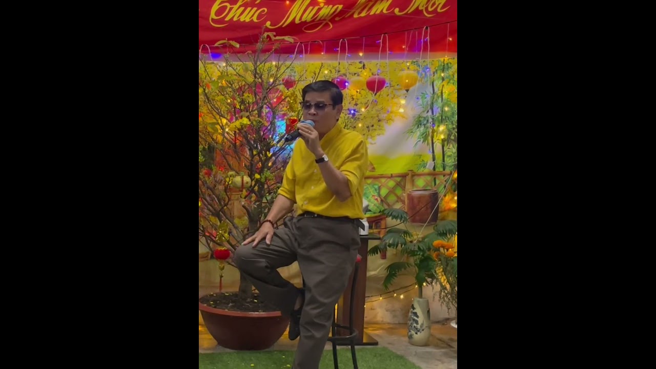 Ca khúc : Đan Áo Mùa Xuân . Sáng tác: Nhạc Sĩ . Phạm Thế Mỹ.